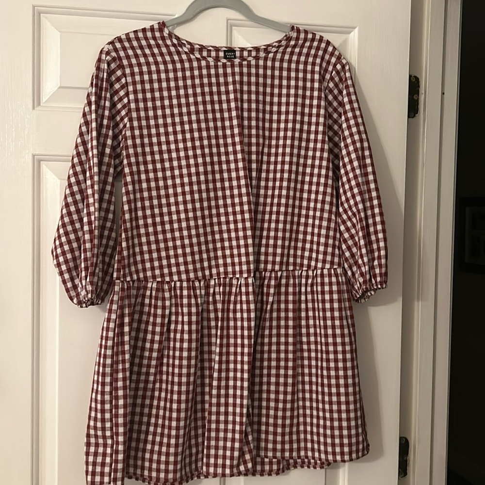 Size small red gingham dress. Very flattering